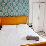 펜션 Townhouse With Private Garden