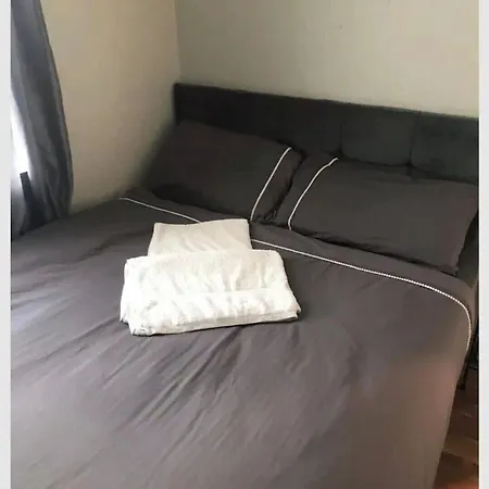 Townhouse With Private Garden 웩스퍼드