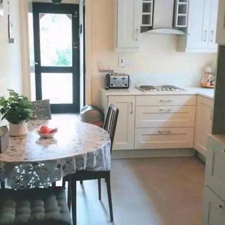 Semesterbostad Townhouse With Private Garden Wexford
