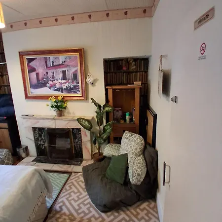 Townhouse With Private Garden Semesterbostad *
